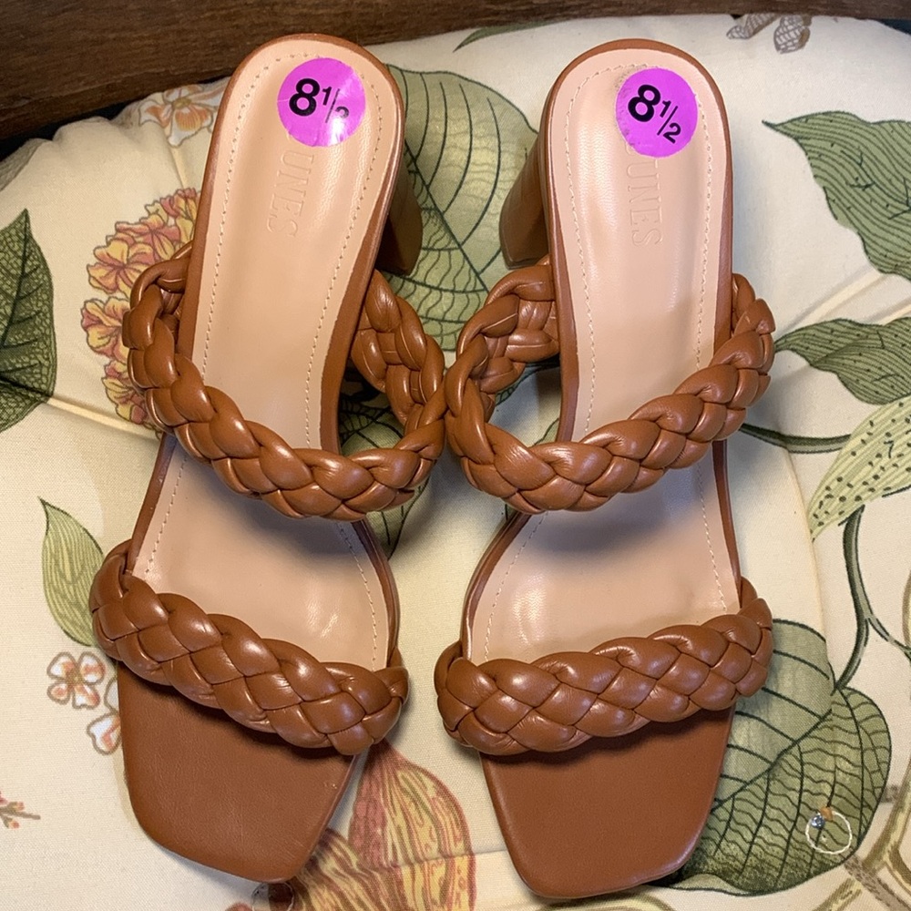 Dunes Chunky Heel Sandals - Picture 7 of 8